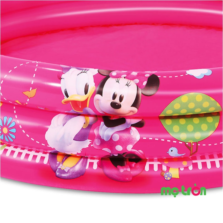 Bể phao tắm được thiết kế vô cùng dễ thương có tông màu hồng làm chủ đạo, trang trí họa tiết chuột Micky