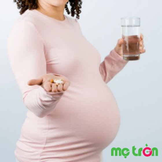Có nên ngừng uống canxi ở giai đoạn cuối thai kỳ?