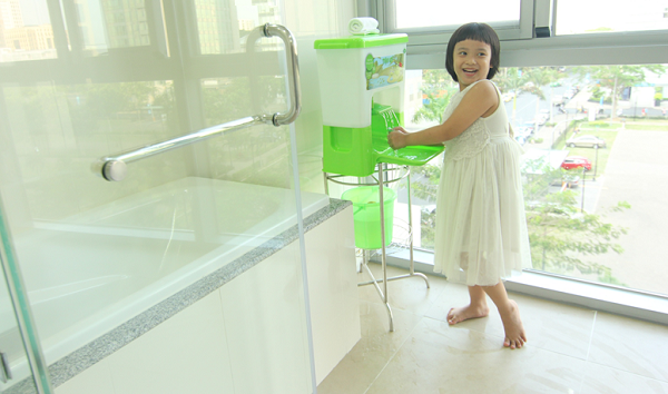 Thiết bị vệ sinh bồn rửa tay chất liệu nhựa an toàn cho bé Labobo là sự lựa chọn số 1 dành cho các mẹ đang tập cho bé thói quen rửa tay hàng ngày cho con
