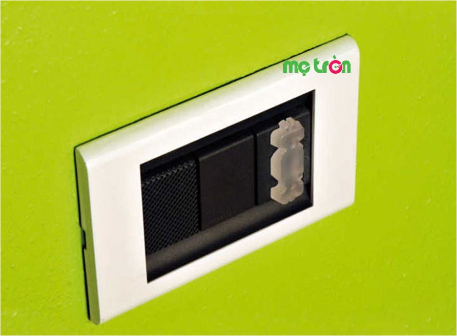 Bịt ổ điện an toàn bảo vệ bé yêu của Ý Brevi BRE323 cung cấp cho bạn 10 nút dùng để bịt ổ điện màu trắng cùng với kết cấu có các thanh nối thông minh, cho bạn bịt gọn ổ điện một cách tối ưu