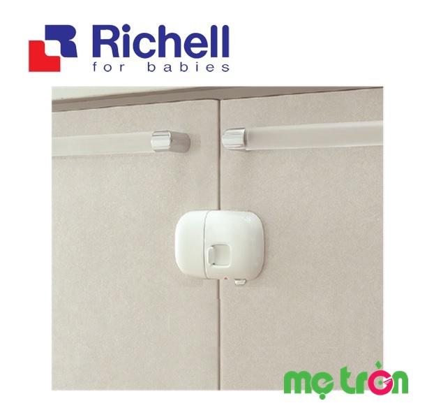 Khóa tủ bảo vệ an toàn cho bé Richell RC 98184 giúp đảm bảo an toàn cho bé, tránh không bị kẹt tay hay tổn thương do đồ vật rơi vỡ gây ra khi bé tự ý mở các hộc tủ đồ trong gia đình