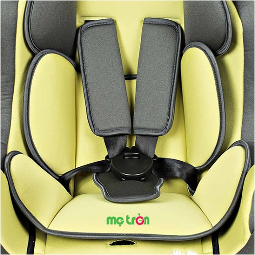  Đai an toàn của ghế ngồi ô tô thuộc loại đai 5 điểm khóa luồn qua 2 chấn và 2 vai giúp bảo vệ bé