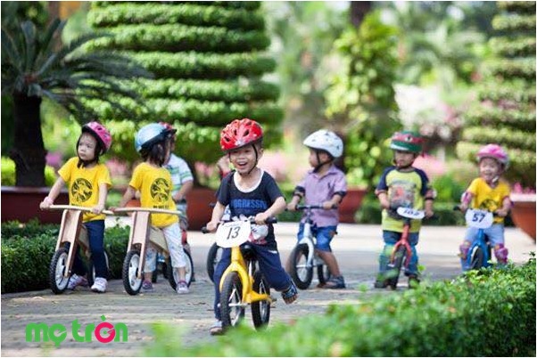 Xe đạp cân bằng Nimbus 3 mang đến cho bé những trò chơi vận động thú vị và bổ ích