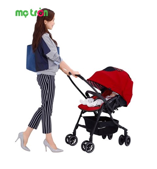 Xe đẩy em bé thiết kế đặc biệt Combi Mechacal Handy 4 bánh mang đến cho mẹ và bé những trải nghiệm thú vị