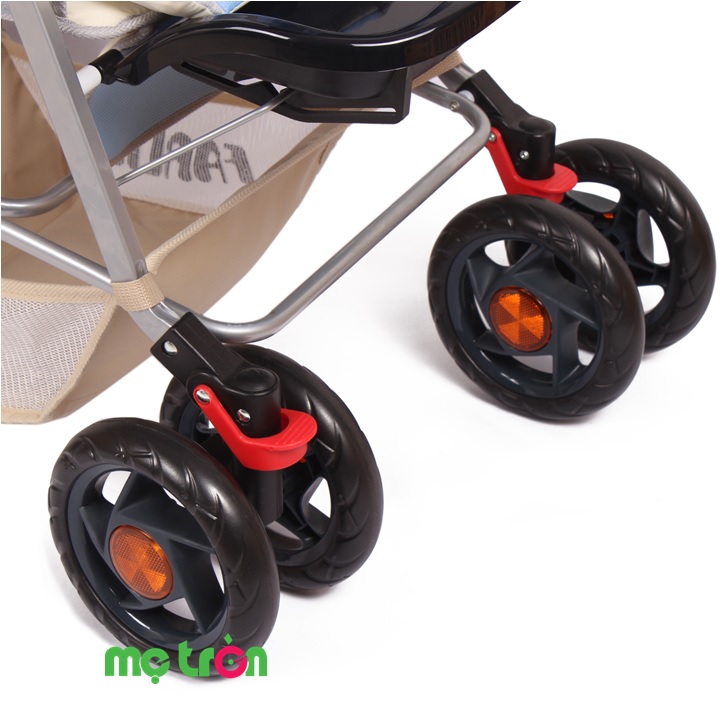 Hệ thống bánh xe đôi gồm 8 bánh xe kết hợp chốt khóa chống xoay ở bánh giúp mẹ và bé di chuyển vững vàng, hiệu quả