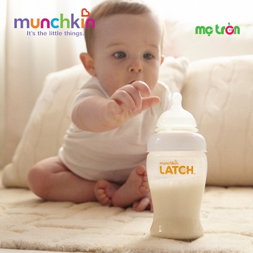 Bình sữa Munchkin 240ml giúp bé bú bình dễ dàng như bú ty mẹ