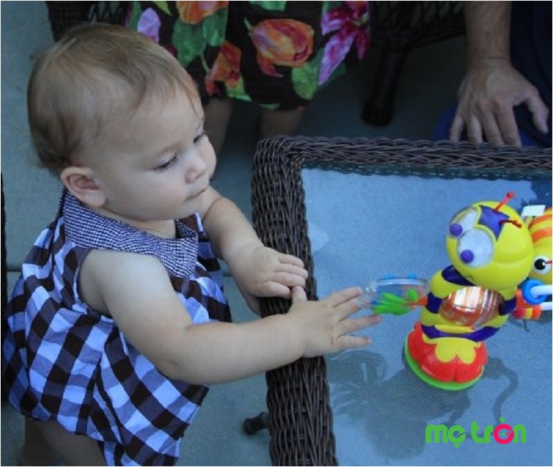 Đồ chơi được làm từ chất liệu nhựa an toàn, cao cấp, không độc tố hay BPA, đảm bảo tuyệt đối cho sức khỏe của trẻ nhỏ