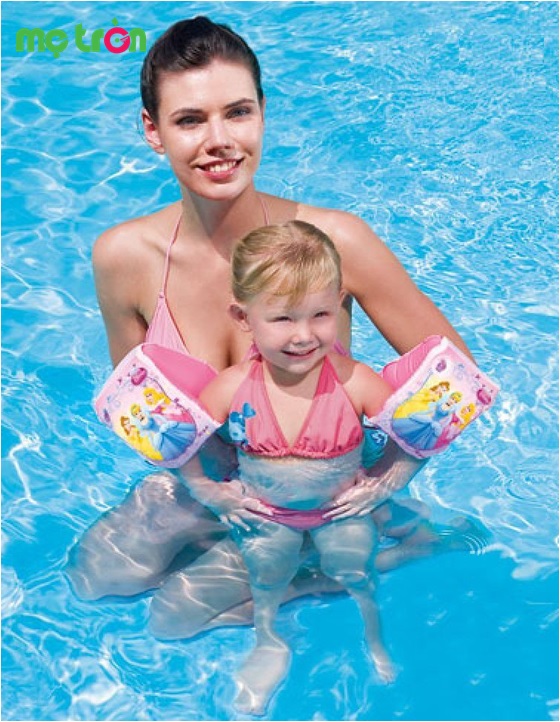 Trang bị bơm xả khí chắc chắn, đảm bảo giữ nguyên hơi được bơm vào và có độ bền cao, để bạn yên tẫm sử dụng cho bé trong suốt thời gian bơi