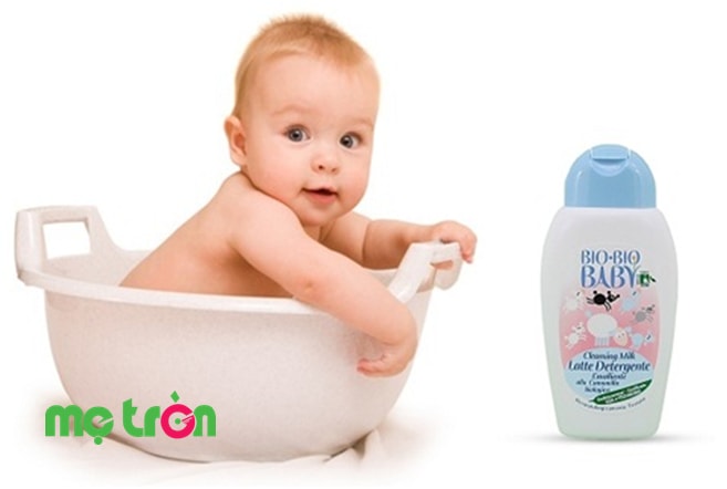 Giúp làm sạch một cách nhẹ nhàng cho da mặt, cơ thể và cả vùng sinh dục của bé không cần tới nước