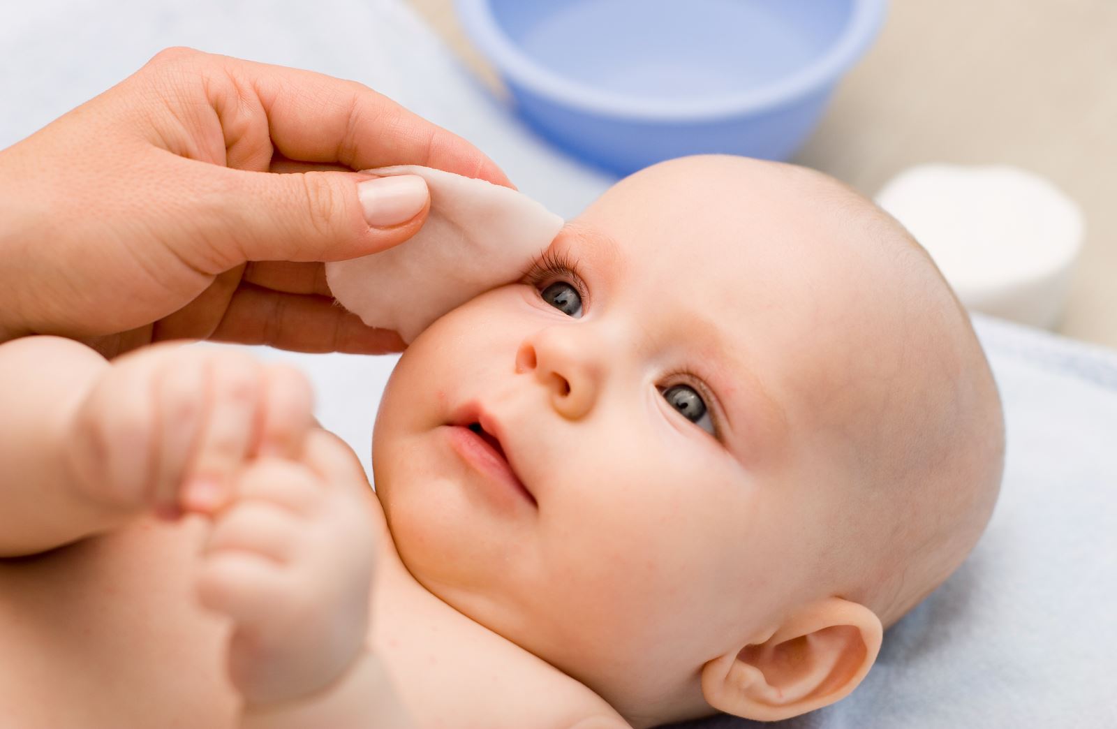 Bệnh nhiễm trùng tai ở trẻ sơ sinh