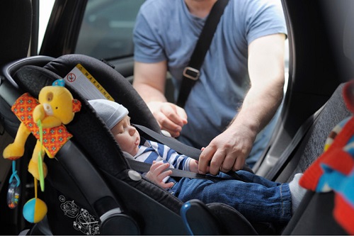 Ghế ngồi xe ô tô cho bé quan trọng như thế nào?
