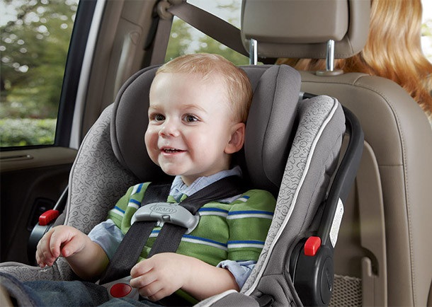 Ghế ngồi ô tô Combi sản phẩm chất lượng bảo vệ bé yêu