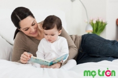 Những lợi ích khi dạy bé yêu đọc sách từ sớm