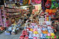Thị trường đồ chơi Trung Quốc đang được bày bán tràn lan trên thị trường
