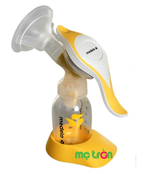 <p>Máy hút sữa bằng tay Medela Harmony màu vàng của Thụy Sỹ được sản xuất từ thành phần nhựa cao cấp, an toàn tuyệt đối cho sức khỏe của mẹ và bé. Quy trình hoạt động của chiếc máy trải qua 2 giai đoạn theo chu kỳ bú của bé.</p>