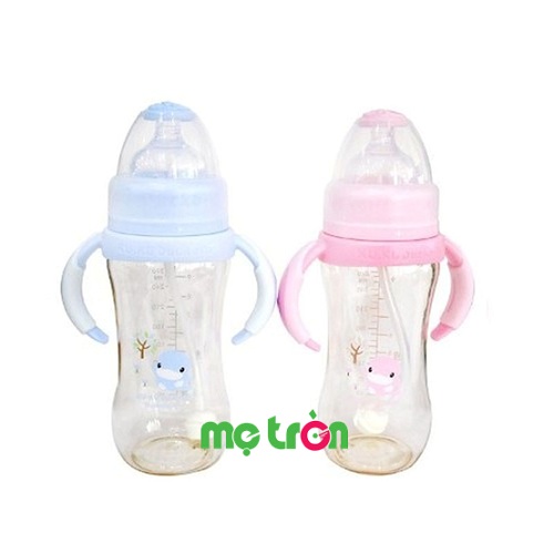 Bình sữa nhựa PES 280ml KUKU5836 là sản phẩm được thiết kế vô cùng tiện lợi với 2 tay cầm 2 bên dành cho bé đã trong giai đoạn phát triển. Với thiết kế độc đáo này bố mẹ có thể yên tâm khi cho con sử dụng sản phẩm bình sữa mà không lo bị rơi.