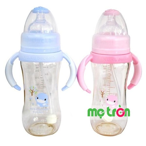 Bình sữa KUKU nhựa PES cao cấp 280ml được thiết kế độc đáo với cổ rộng có tay cầm tiện lợi giúp bé giữ bình bằng tay cầm, bé sẽ uống được nước trong bình thật dễ dàng. Bình sữa làm từ chất liệu nhựa PES cao cấp không chứa BPA an toàn cho sức khỏe của bé.