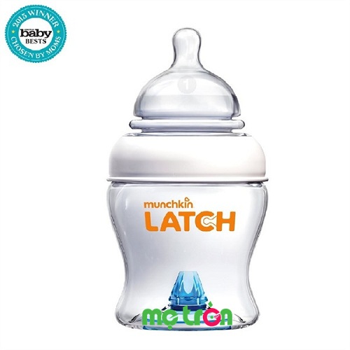 Bình sữa Munchkin Latch (4oz) sản xuất theo công nghệ mới nhất là dòng sản phẩm chất lượng cao cấp của Mỹ với thiết kế độc đáo mới lạ. Bình sữa được thiết kế núm ty "moving" hoạt động mô phỏng cơ chế ti mẹ, van thông khí đặt phía đáy bình, giúp bé kiểm soát dòng sữa chảy cũng như giảm đau bụng, nôn trớ. 