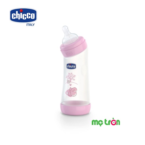 Bình sữa cổ nghiêng núm silicon Sóc hồng 250ml Chicco 114629 là thiết kế độc đáo của thương hiệu Chicco. Sản phẩm được thiết kế với phần cổ nghiêng 300 giúp sữa luôn đổ đầy ty giúp bé bú dễ dàng hơn.