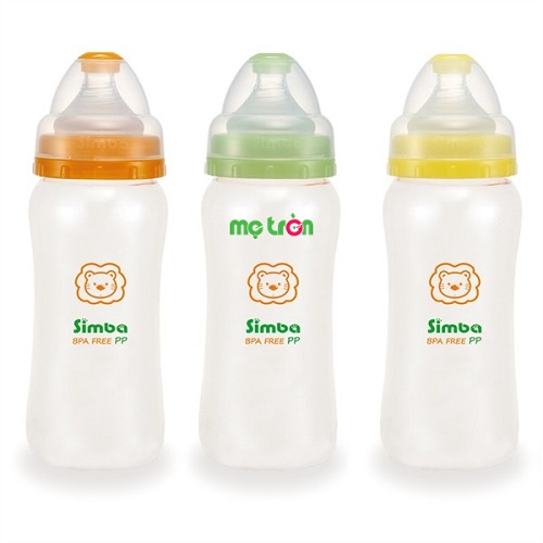 Bình sữa Simba 330ml cổ rộng nhựa PP S6273 dễ sử dụng được làm từ chất liệu nhựa PP cao cấp, hoàn toàn không chứa BPA gây hại cho sức khỏe của bé. Thiết kế bình nhỏ gọn nhẹ giúp bé cầm dễ dàng.
